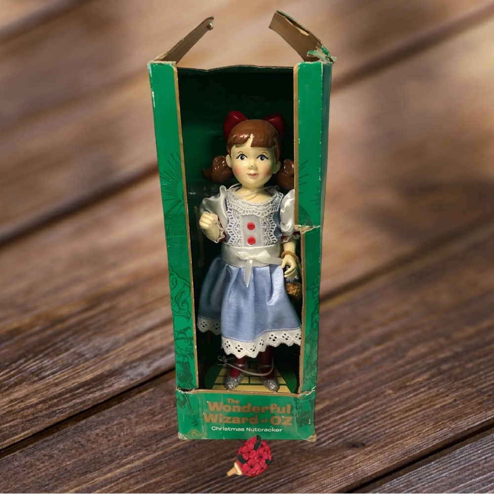 Dorothy Kurt S. Adler Wizard of Oz Nutcracker Dorothy w/ bouquet‎ 12" creepy